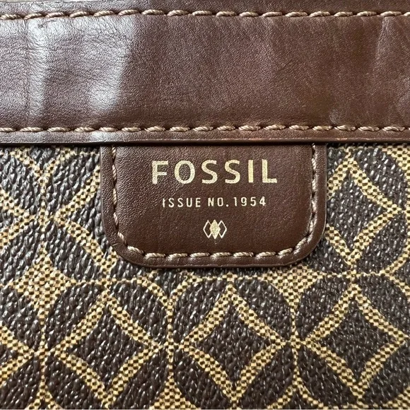 Fossil Issue Number 1954 Women’s Brown and Tan Crossbody Adjustable Strap Purse - Picture 6 of 11